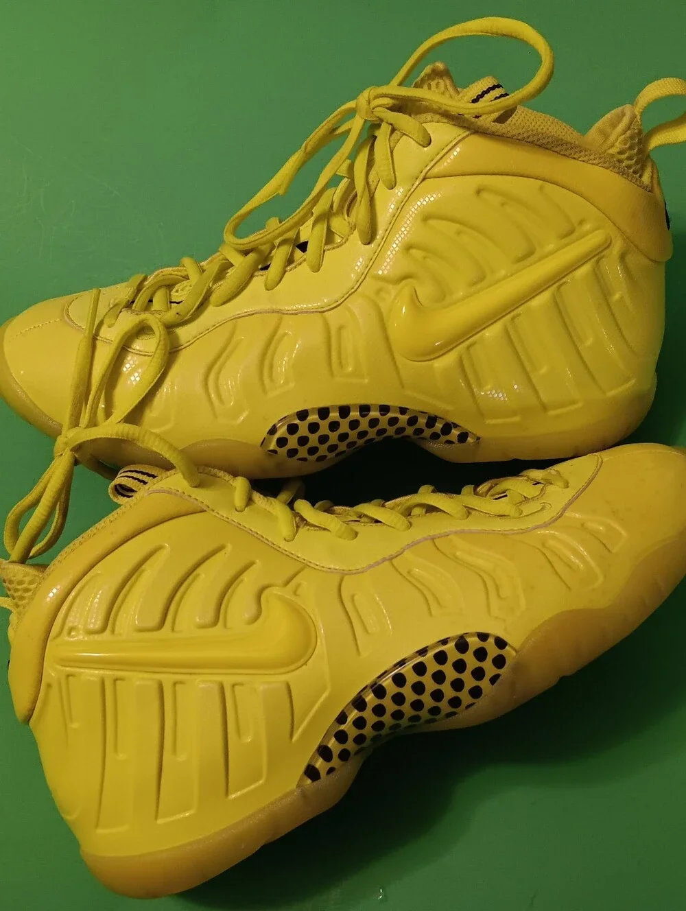 Nike Air Foamposite Pro Volt Green/Neon Shoes (CW1593-702)Preowned Youth Size 7